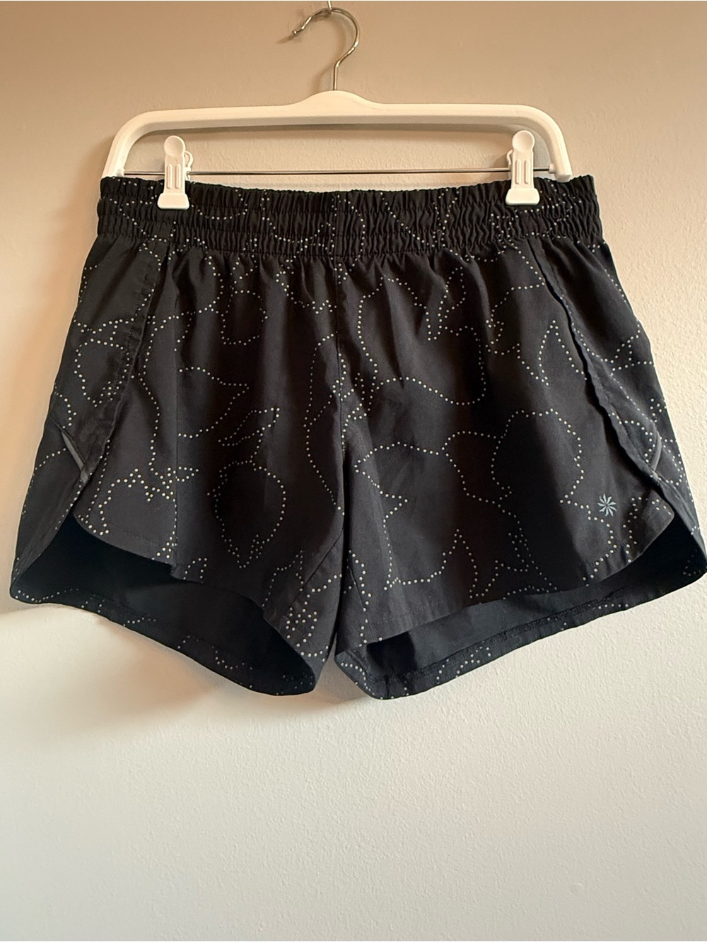 Athleta Racer Run Reflective Short 4.5, EUC, black, Medium